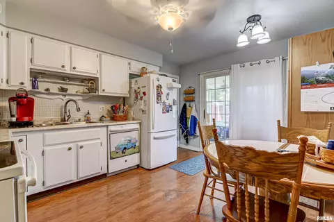 2217 W Iles Ave, Springfield, IL 62704 photo 8