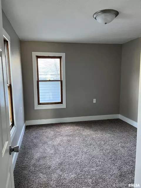3056 S 11th St, Springfield, IL 62703 photo 6