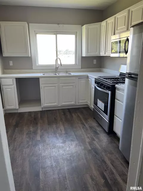 3056 S 11th St, Springfield, IL 62703 photo 1