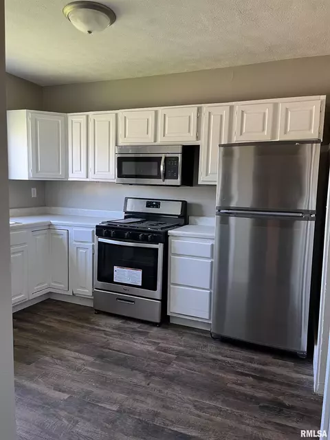 3056 S 11th St, Springfield, IL 62703 photo 2