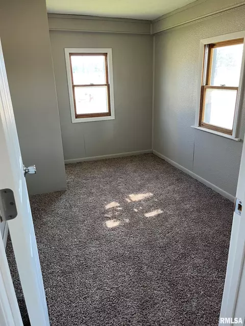 3056 S 11th St, Springfield, IL 62703 photo 8