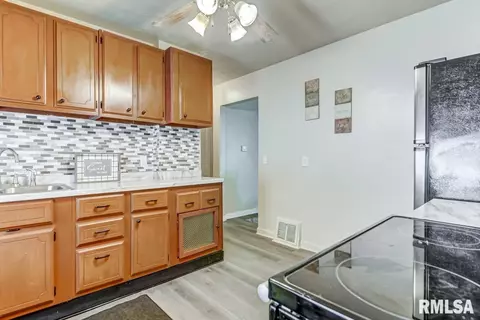 1201 E South St, Springfield, IL 62703 photo 10