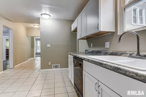 1126 S Walnut St, Springfield, IL 62704 photo 11