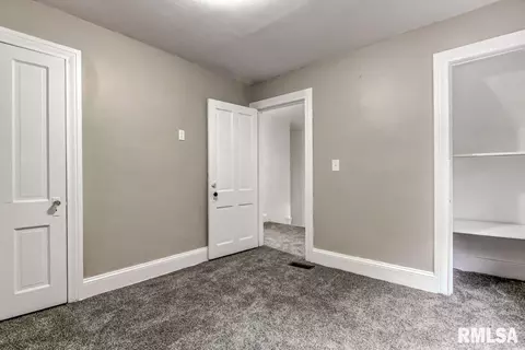 1126 S Walnut St, Springfield, IL 62704 photo 23