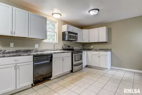 1126 S Walnut St, Springfield, IL 62704 photo 13