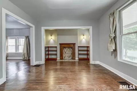 1126 S Walnut St, Springfield, IL 62704 photo 5