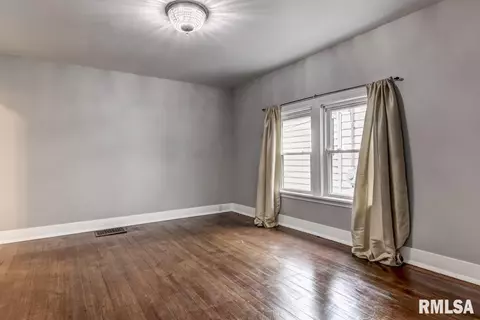 1126 S Walnut St, Springfield, IL 62704 photo 9