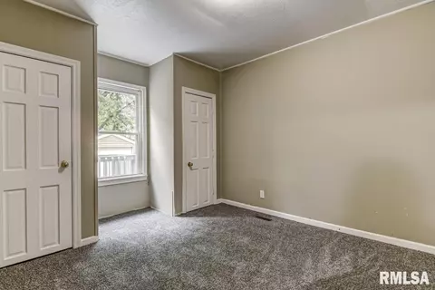 1126 S Walnut St, Springfield, IL 62704 photo 17