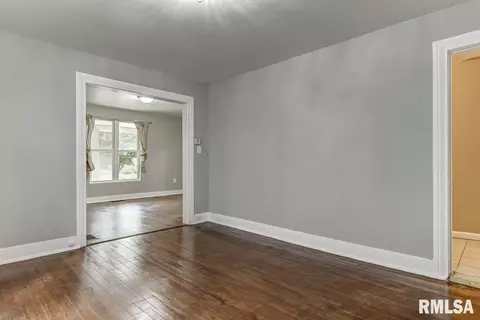 1126 S Walnut St, Springfield, IL 62704 photo 7
