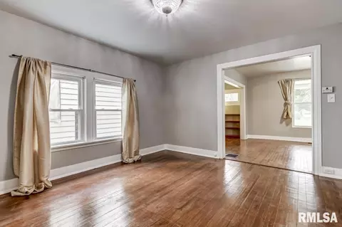 1126 S Walnut St, Springfield, IL 62704 photo 8