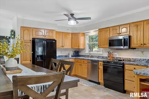 18 Red Oak Ln, Springfield, IL 62712 photo 16