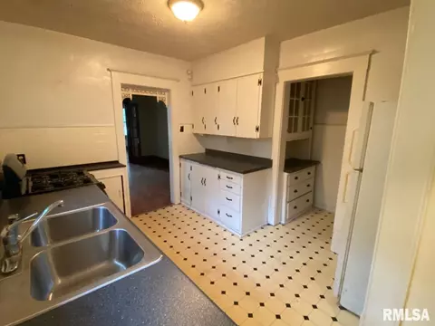 2121 S 6th St, Springfield, IL 62703 photo 12