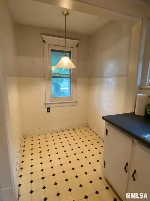 2121 S 6th St, Springfield, IL 62703 photo 15