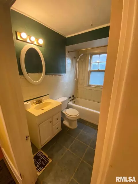 2121 S 6th St, Springfield, IL 62703 photo 18