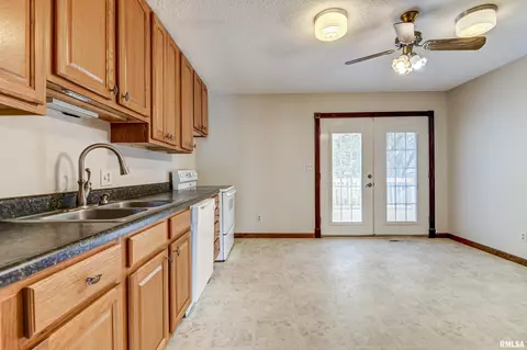 3812 Thrush Ln, Springfield, IL 62707 photo 9