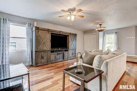 1605 Maureen Ct, Springfield, IL 62702 photo 3