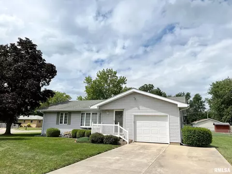 602 Rainbow Dr, Athens, IL 62613 photo 1