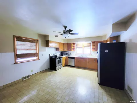 2115 S Lowell Ave, Springfield, IL 62704 photo 3