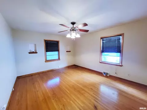 2115 S Lowell Ave, Springfield, IL 62704 photo 11