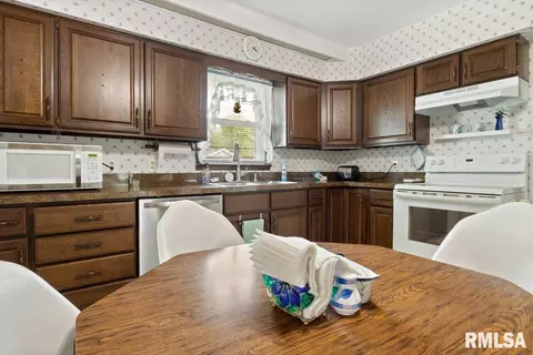 1906 E Hood St, Springfield, IL 62703 photo 6