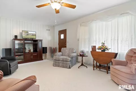 1906 E Hood St, Springfield, IL 62703 photo 4