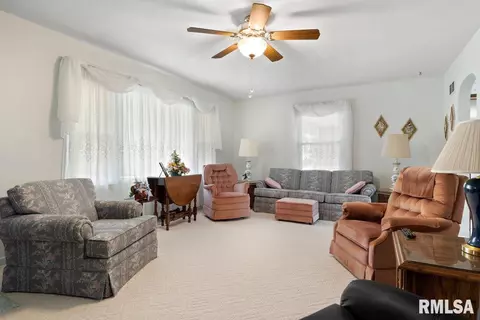 1906 E Hood St, Springfield, IL 62703 photo 3