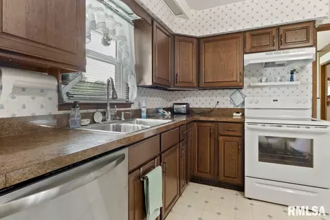 1906 E Hood St, Springfield, IL 62703 photo 7