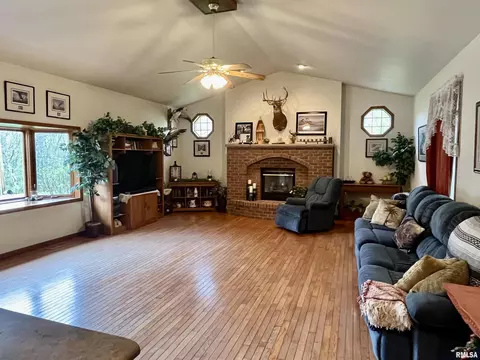 9517 Columbus Rd, Fowler, IL 62338 photo 6