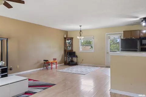 1521 Brenda Ct, Springfield, IL 62702 photo 4