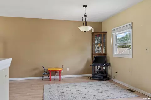 1521 Brenda Ct, Springfield, IL 62702 photo 12