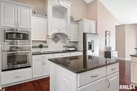 5908 Hedley Rd, Springfield, IL 62711 photo 13