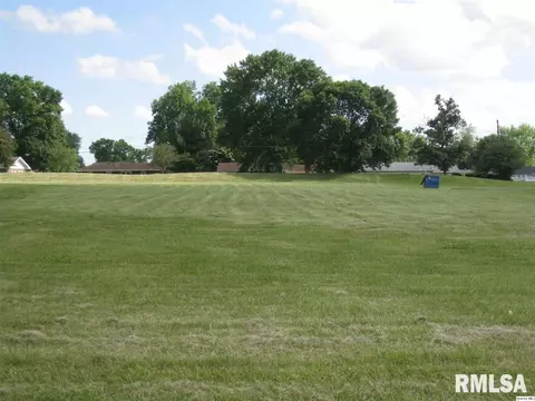 3840 E Lake Centre Dr, Quincy, IL 62305 photo 2