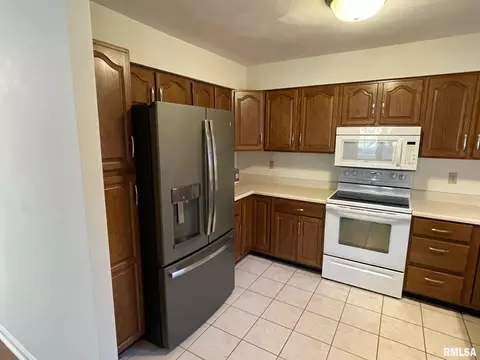 3103 Turning Mill Dr, Springfield, IL 62704 photo 3