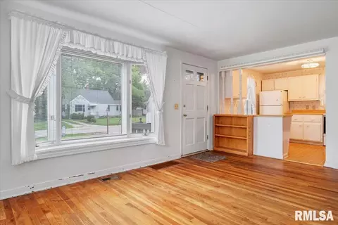 2107 E Buchanan St, Springfield, IL 62703 photo 5