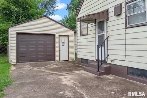 2107 E Buchanan St, Springfield, IL 62703 photo 4