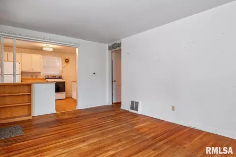 2107 E Buchanan St, Springfield, IL 62703 photo 9