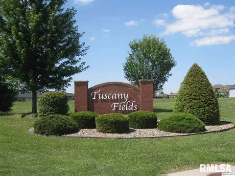 1400 Tuscany Dr, Quincy, IL 62305