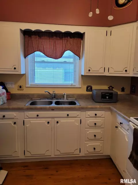 1937 S Whittier Ave, Springfield, IL 62704 photo 5