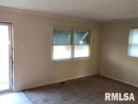 2061 N 8th St, Springfield, IL 62702 photo 5