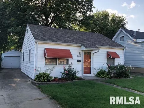 2061 N 8th St, Springfield, IL 62702 photo 2