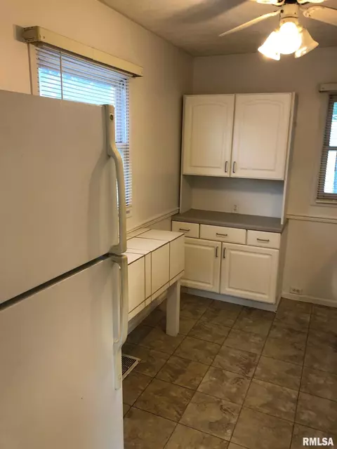 2061 N 8th St, Springfield, IL 62702 photo 10