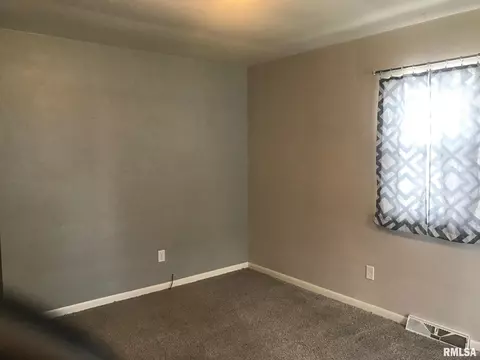 1219 E Knox Ave, Springfield, IL 62703 photo 2