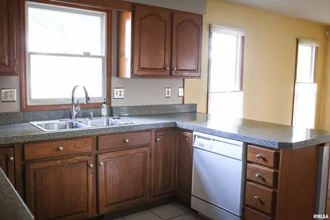 3305 Redbud Ln, Springfield, IL 62712 photo 3