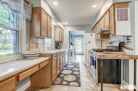 352 S Koke Mill Rd, Springfield, IL 62711 photo 13