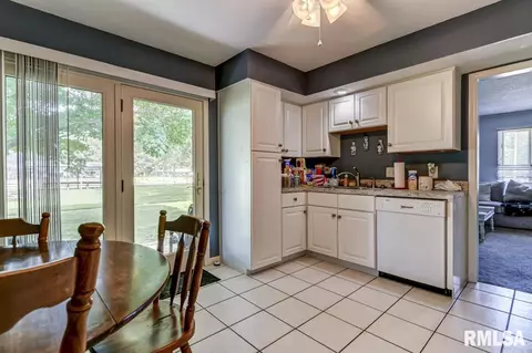 2901-2903 Interlacken Rd, Springfield, IL 62704 photo 12