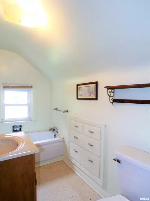 110 E Bruner St, Rio, IL 61472 photo 23