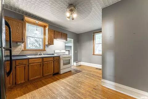 405 Lincoln St, Emden, IL 62635 photo 8