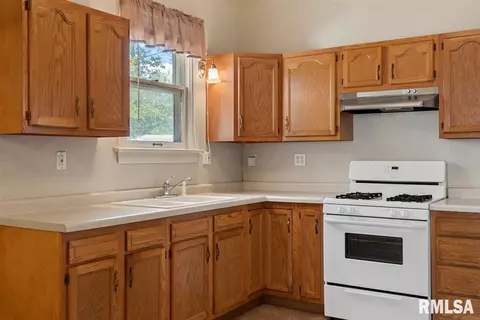 2025 S Spring St, Springfield, IL 62704 photo 8