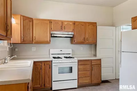 2025 S Spring St, Springfield, IL 62704 photo 9