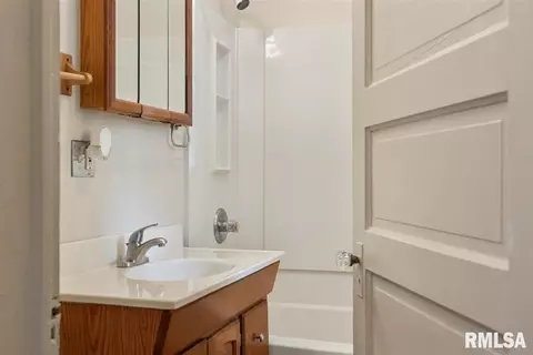 2025 S Spring St, Springfield, IL 62704 photo 10